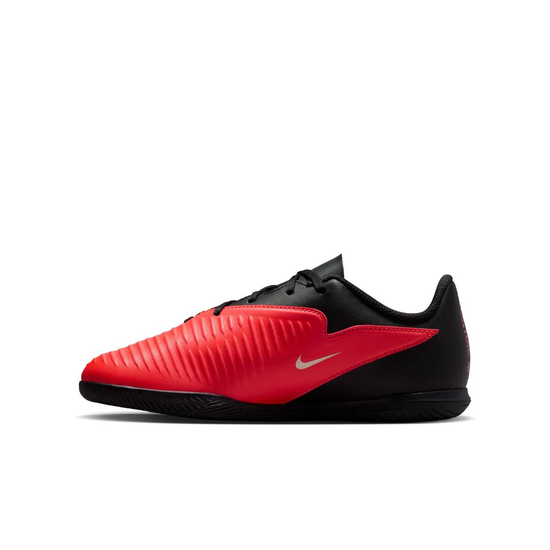 Nike Junior Phantom 6 Club Indoor Soccer Shoes - Image 2