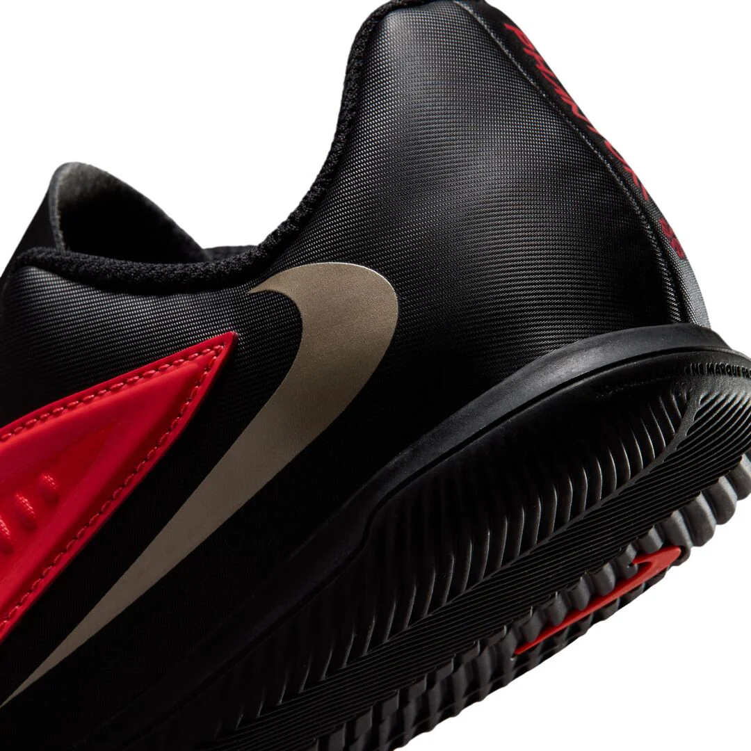 Nike Junior Phantom 6 Club Indoor Soccer Shoes - Image 8