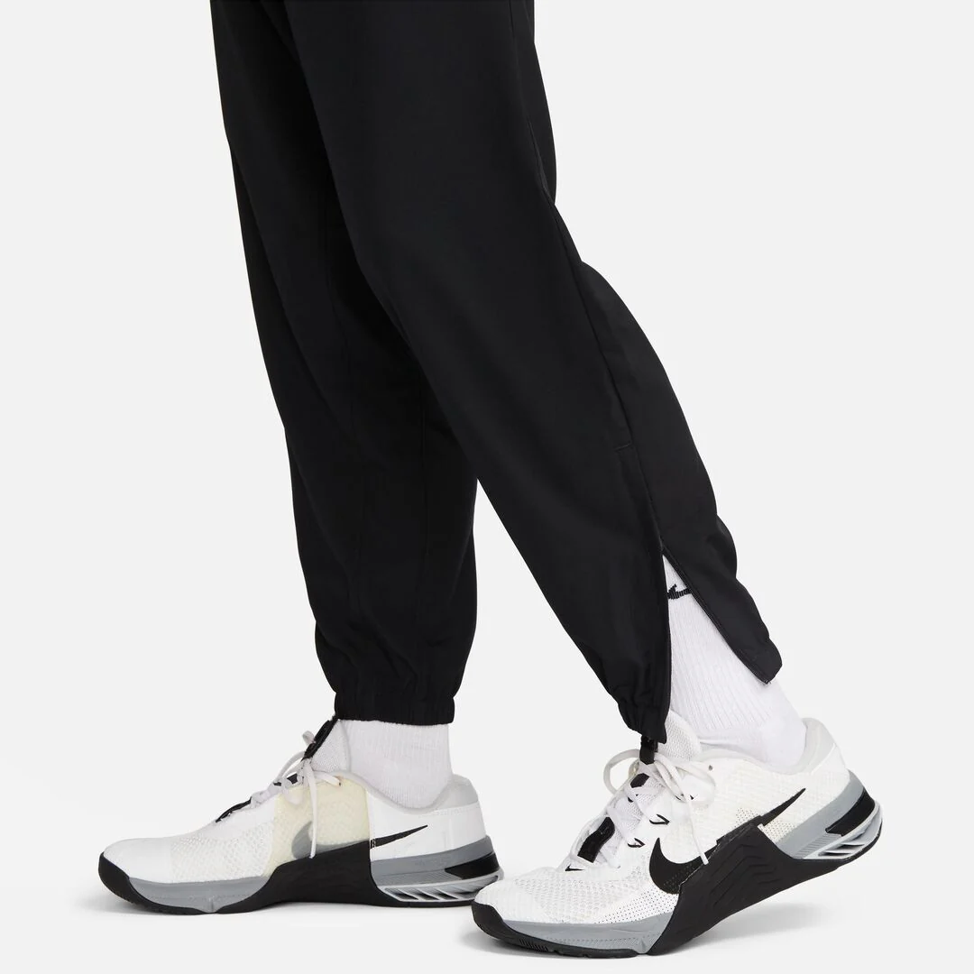 Nike Men's Dri-Fit Tapered Versatile Pants - Image 4