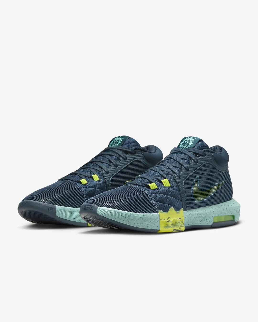 Nike Senior LeBron Witness 8 Basketball Shoes - Image 31