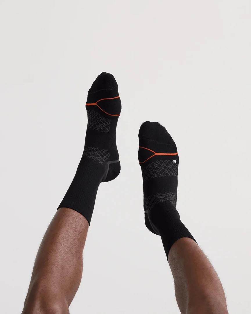 SAXX Men's Foot Hold Mid-Weight Crew Socks - Image 2