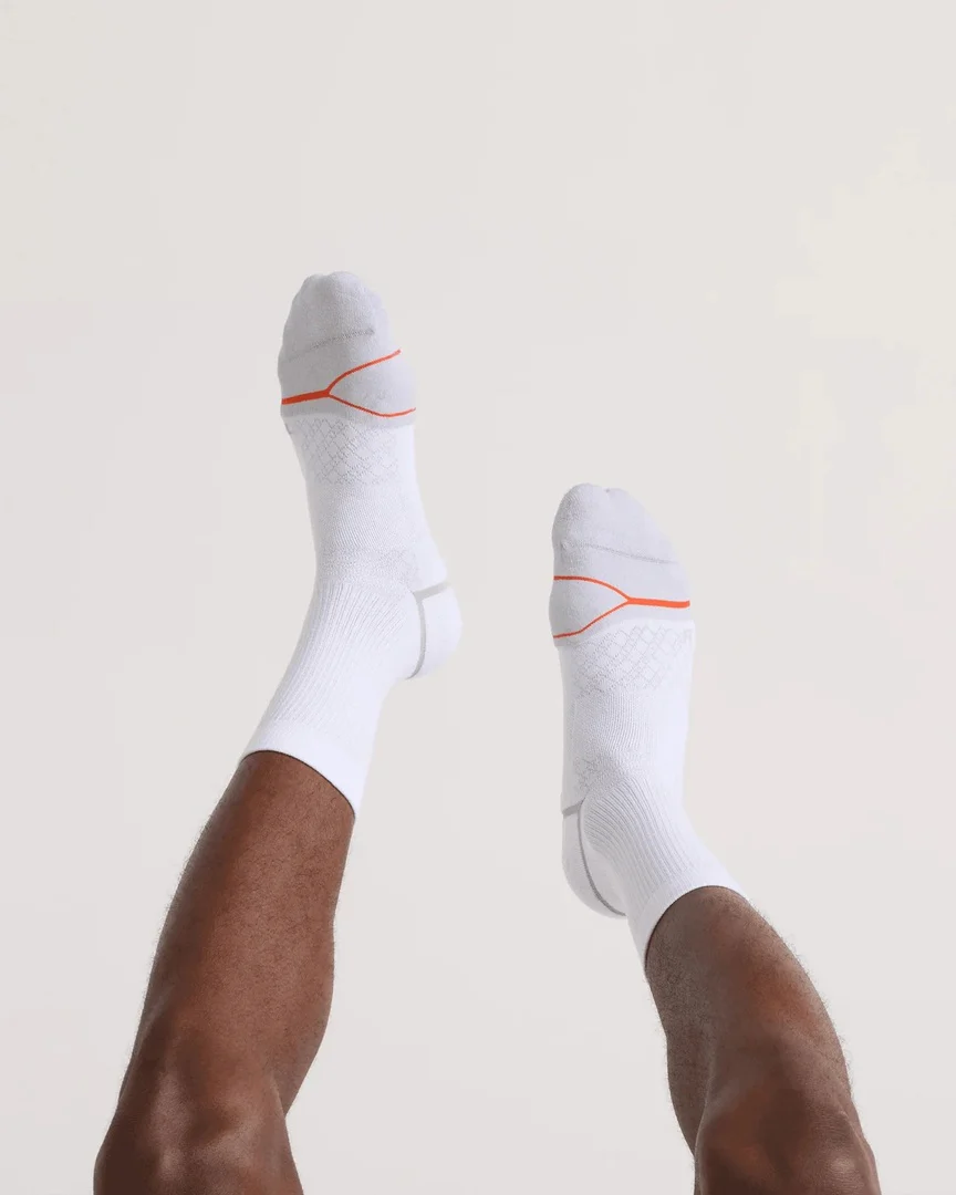 SAXX Men's Foot Hold Mid-Weight Crew Socks - Image 5