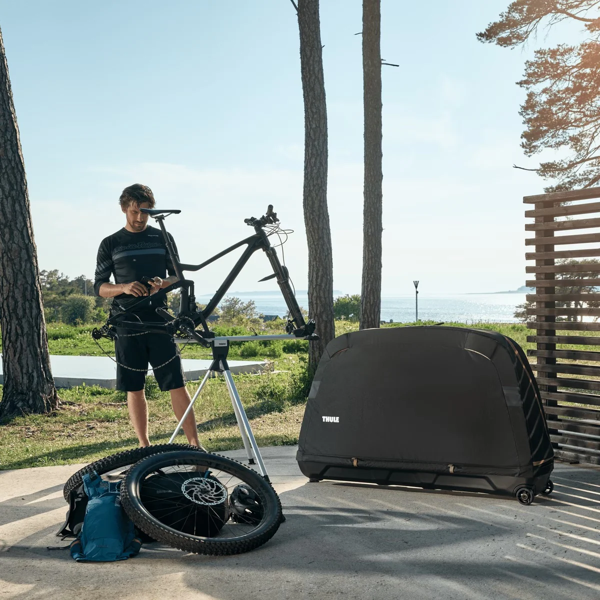 Thule RoundTrip MTB Bike Travel Case - Image 6